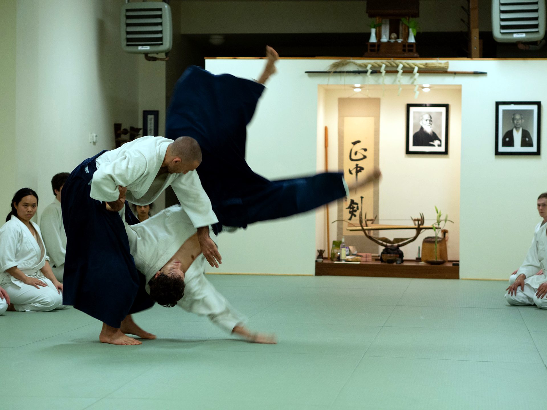 Andrés Cruciani performing a throw